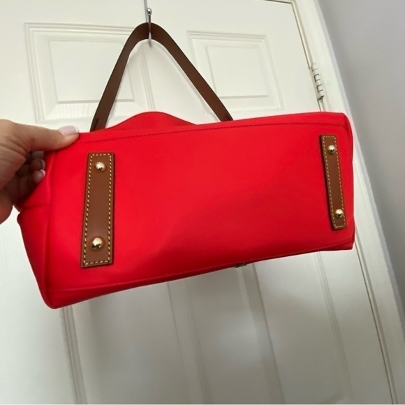 BNWT Red Dooney and Bourke Canvas Sac With Leather Shoulder Strap and Trim - Picture 11 of 11